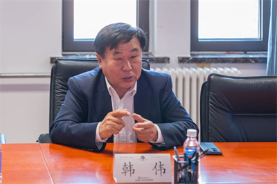 韩伟集团与大连理工大学经济管理学院签署产学研战略合作协议，韩伟董事长受聘为兼职教授937.png